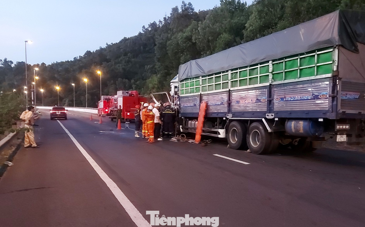 Vụ tai nạn xảy ra cách hầm Hải Vân hơn 2km.
