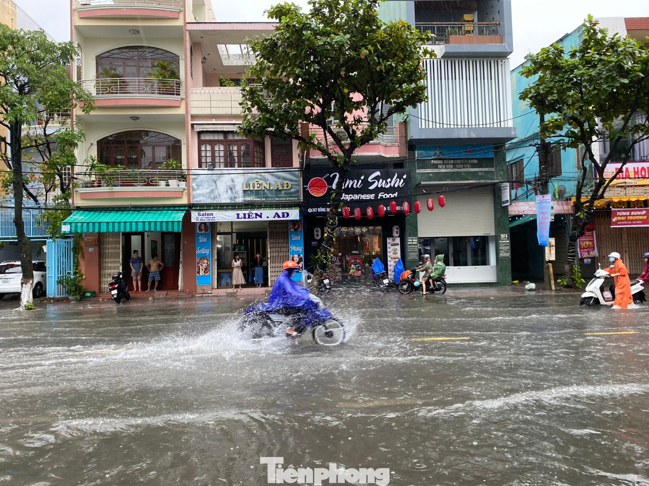 Theo Đài Khí tượng thủy văn khu vực Trung Trung Bộ, từ ngày 13-15/10, Đà Nẵng có mưa vừa, mưa to, có nơi mưa rất to và dông. Tổng lượng mưa phổ biến 150-300mm, có nơi trên 350mm. Theo Đài Khí tượng thủy văn khu vực Trung Trung Bộ, từ ngày 13-15/10, Đà Nẵng có mưa vừa, mưa to, có nơi mưa rất to và dông. Tổng lượng mưa phổ biến 150-300mm, có nơi trên 350mm.
