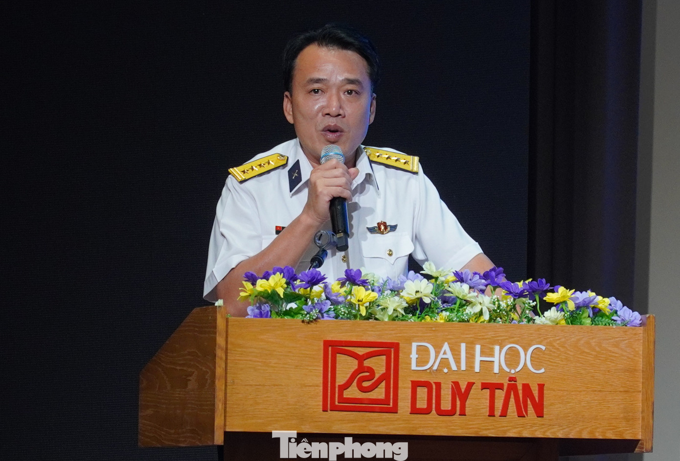 Đại tá Đỗ Hải Đăng - Phó Chính ủy Lữ đoàn 146, mong muốn hai đơn vị sẽ góp phần nâng cao nhận thức, ý thức bảo vệ chủ quyền cho mọi người. Đại tá Đỗ Hải Đăng - Phó Chính ủy Lữ đoàn 146, mong muốn hai đơn vị sẽ góp phần nâng cao nhận thức, ý thức bảo vệ chủ quyền cho mọi người.