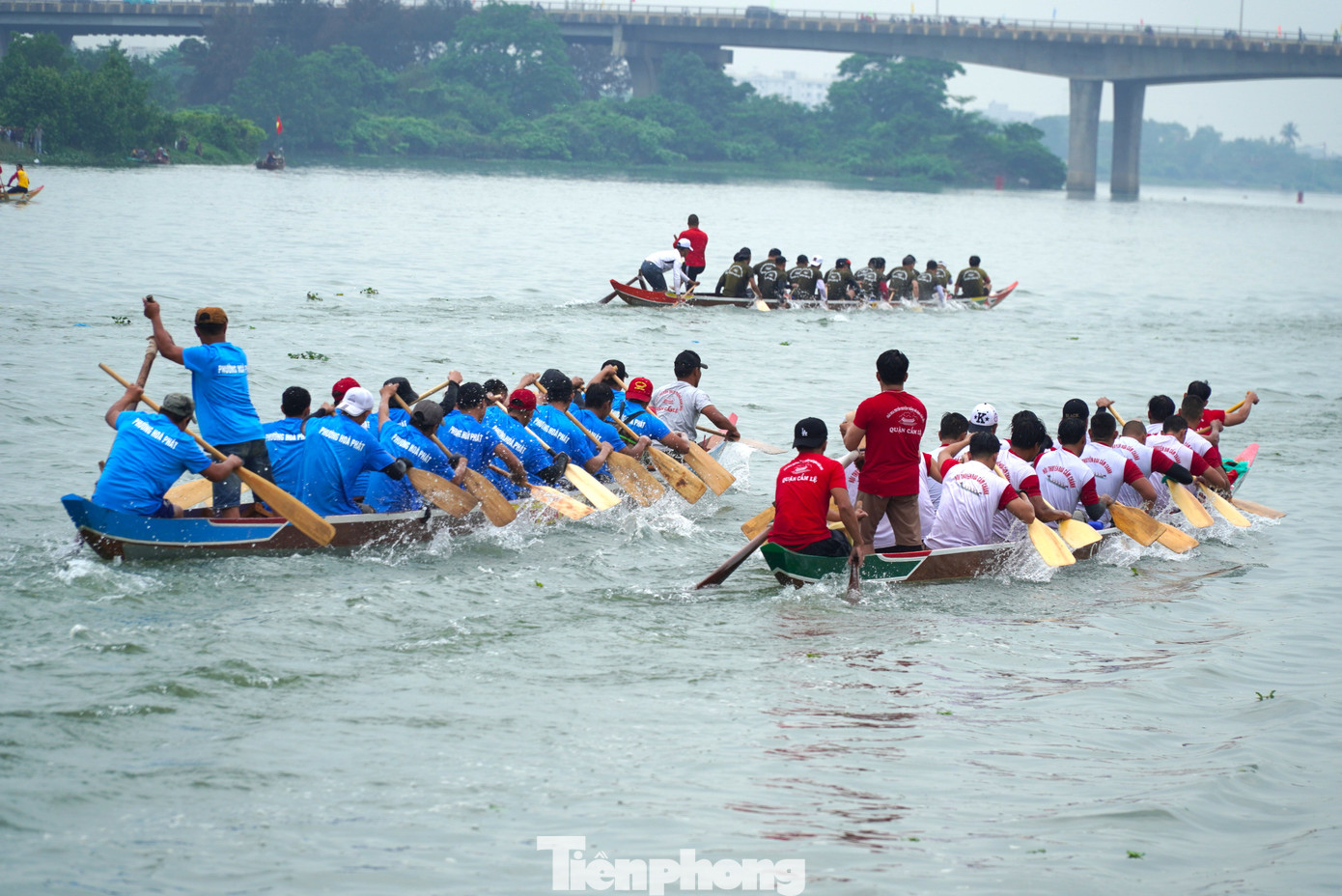 Các đội được chia ra hai giải đua. Giải Hòa Bình có 9 đội, thi 3 vòng với đường đua 4,2km. Giải Truyền thống gồm 15 đội với 5 vòng đua 7km.