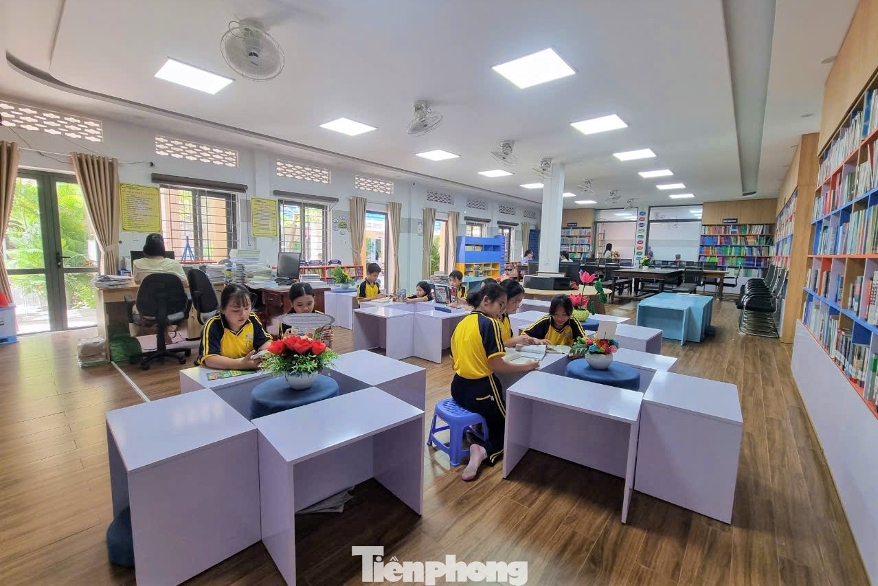 Thư viện của trường THCS Trần Hưng Đạo thiết kế theo không gian mở từ ý tưởng của giáo viên trong trường. Ảnh: Thanh Hiền.