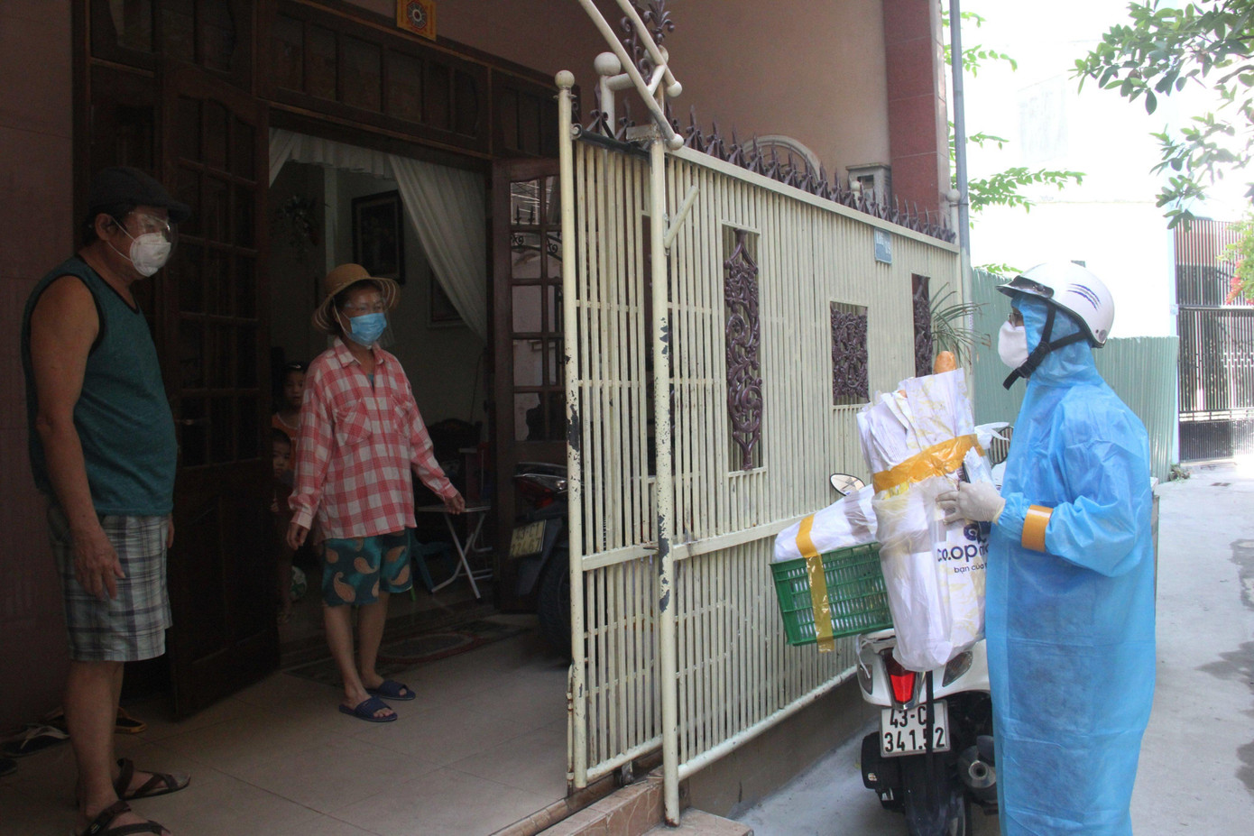 Bà Phương thông tin thêm, Sở đã yêu cầu các đơn vị quán triệt các shipper trong quá trình vận chuyển phải thực hiện 5K, mang đồ bảo hộ, găng tay...