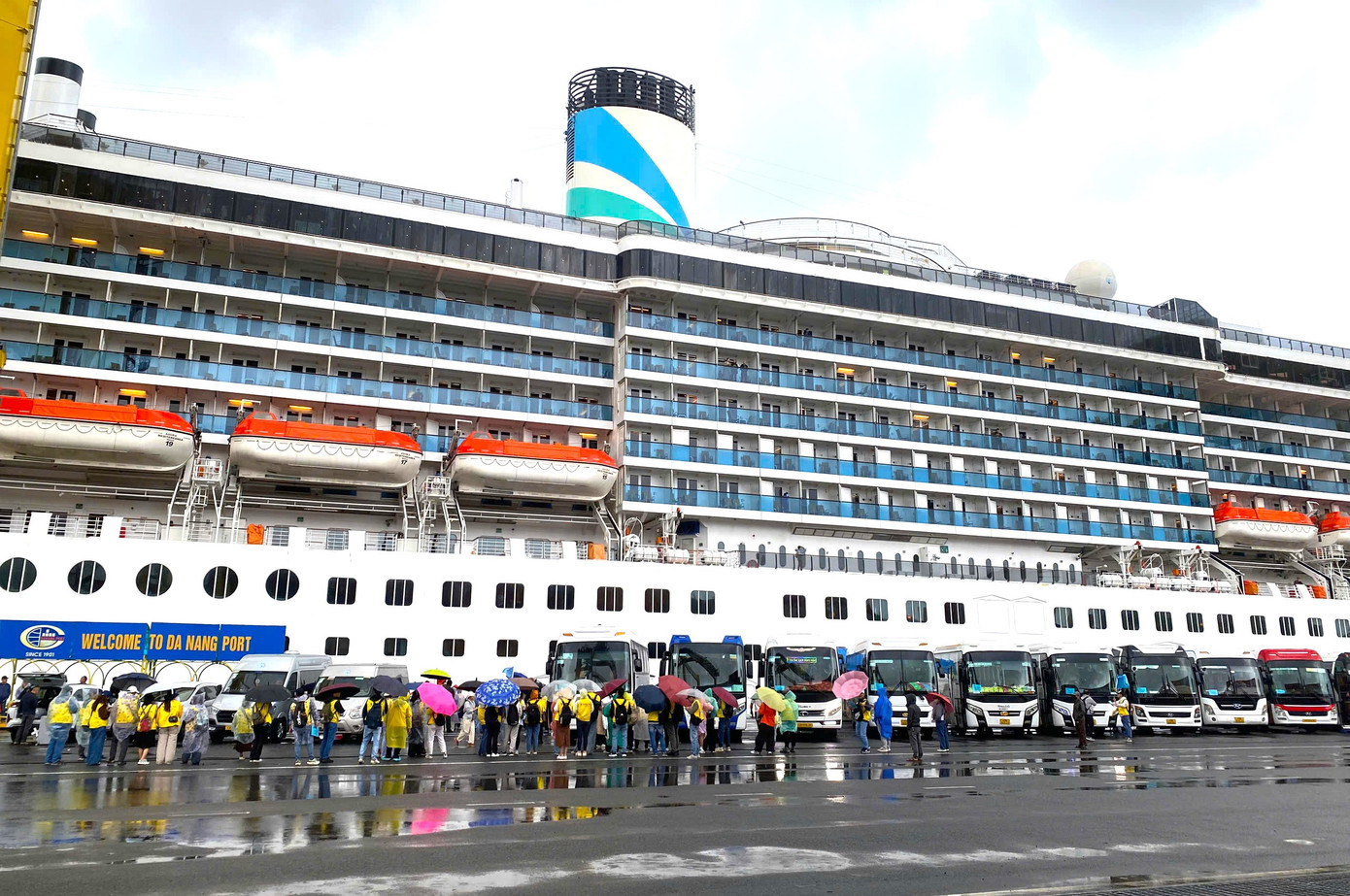 Adora Cruise là thương hiệu tàu biển lớn nhất của Trung Quốc. Adora Cruise là thương hiệu tàu biển lớn nhất của Trung Quốc.