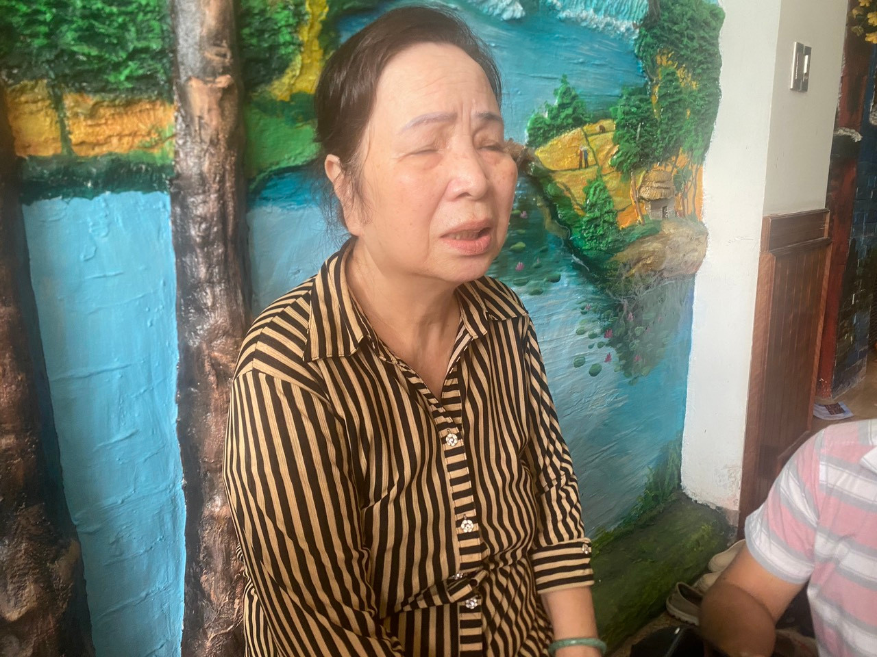 Bà Hồ Thị Phương đau đớn khi cùng lúc mất đi 3 người thân.