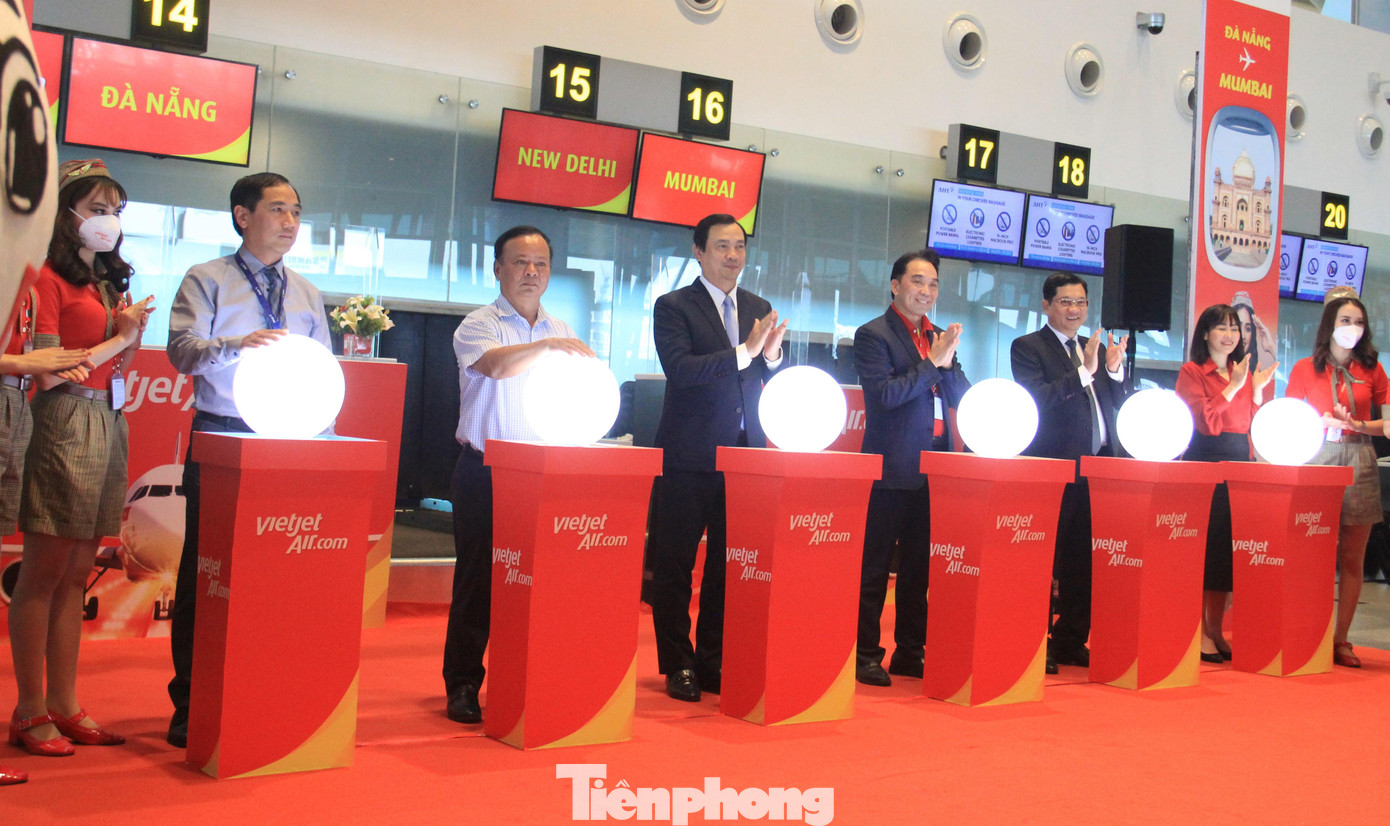 Đường bay Đà Nẵng - New Delhi - Mumbai chính thức khai thác. Đường bay Đà Nẵng - New Delhi - Mumbai chính thức khai thác.
