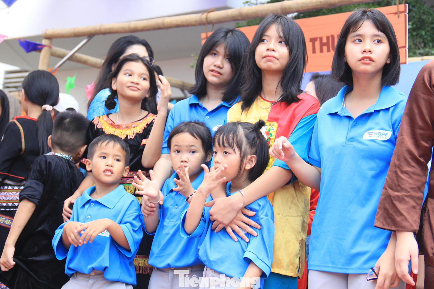 Các em đến từ 41 tỉnh thành trên cả nước, đủ độ tuổi. Về ngôi trường này, các em được tài trợ 100% chi phí học tập, ăn ở và sinh hoạt tại trường.