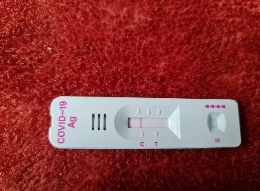 Theo các nhà thuốc, do Đà Nẵng cho học sinh cấp I, mầm non đi học trở lại, cùng với việc test khi gia đình có F0, tiếp xúc F0 nên số nhu cầu mua bộ test rất lớn. Ảnh:Thanh Trần. Theo các nhà thuốc, do Đà Nẵng cho học sinh cấp I, mầm non đi học trở lại, cùng với việc test khi gia đình có F0, tiếp xúc F0 nên số nhu cầu mua bộ test rất lớn. Ảnh:Thanh Trần.