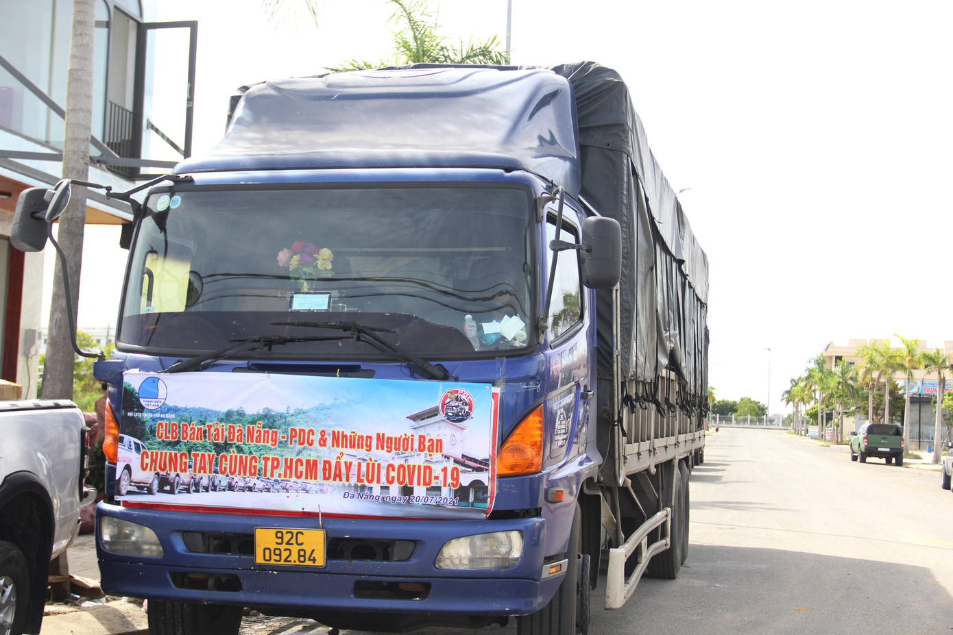 Chuyến xe này chỉ có một mình tài xế. Xe do một thành viên trong CLB xe bán tải hỗ trợ. Chuyến xe này chỉ có một mình tài xế. Xe do một thành viên trong CLB xe bán tải hỗ trợ.