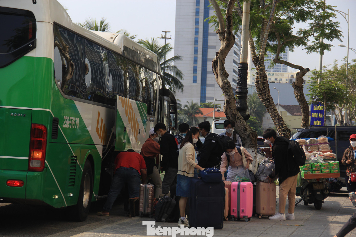 Kỳ nghỉ lễ trúng vào dịp cuối tuần, khách nội địa tranh thủ thời gian này tới tham quan Đà Nẵng và lưu trú trong khoảng 2, 3 ngày.