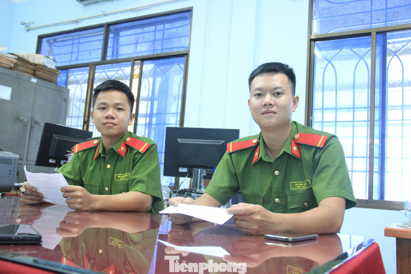 Hạ sĩ Bảo Quí Thịnh và Võ Văn Lộc là hai thủ khoa môn Địa, Sử tại Đà Nẵng. Hạ sĩ Bảo Quí Thịnh và Võ Văn Lộc là hai thủ khoa môn Địa, Sử tại Đà Nẵng.