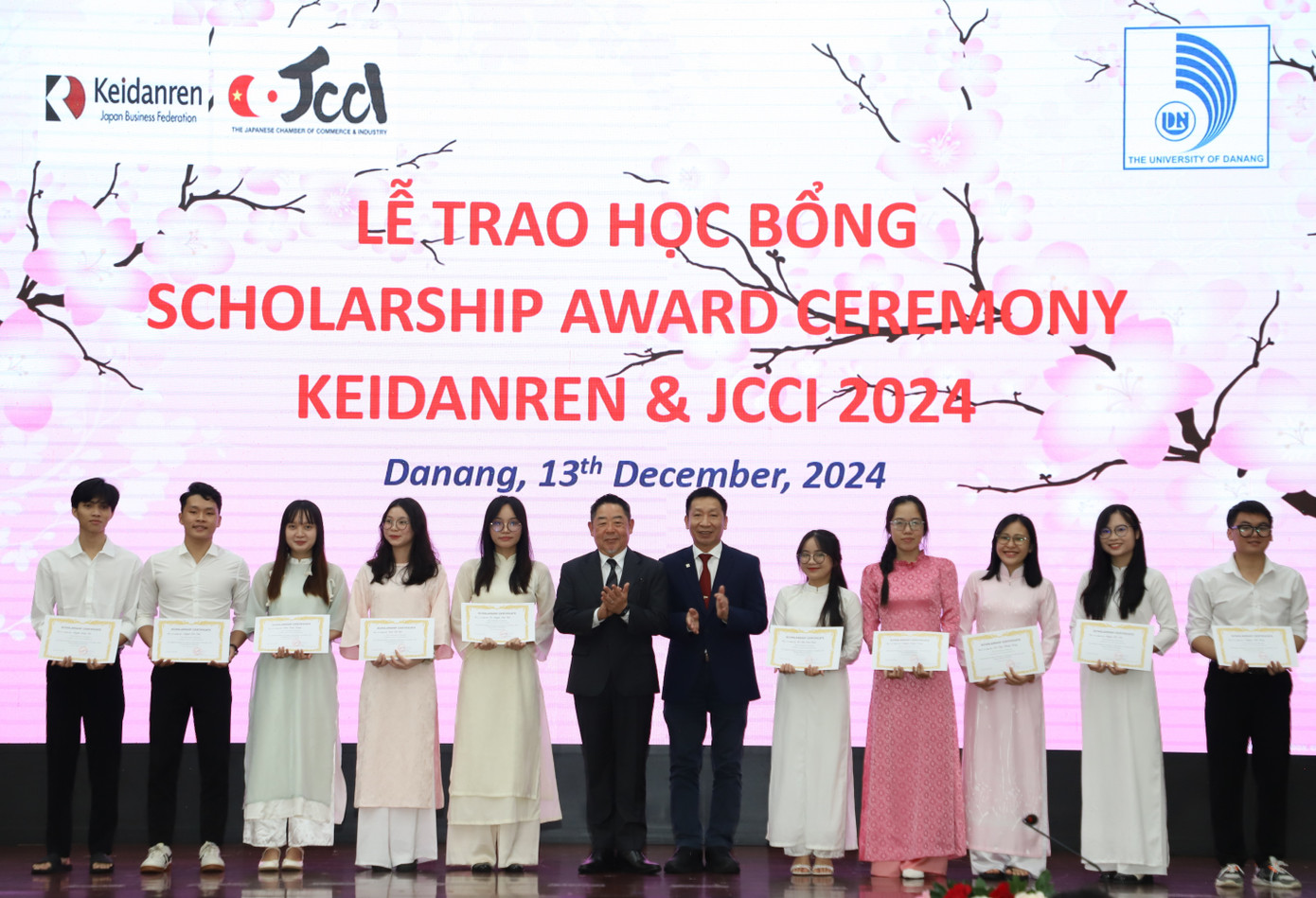 Sinh viên Đà Nẵng nhận học bổng từ Keidanren và JCCI.
