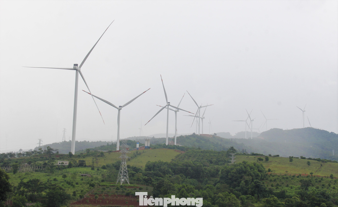 Các dự án điện gió ở huyện Hướng Hoá là điểm nhấn cho du lịch ở vùng cao. Quảng Trị có hàng chục dự án điện gió, phần lớn đã đi vào hoạt động. Các dự án điện gió ở huyện Hướng Hoá là điểm nhấn cho du lịch ở vùng cao. Quảng Trị có hàng chục dự án điện gió, phần lớn đã đi vào hoạt động.