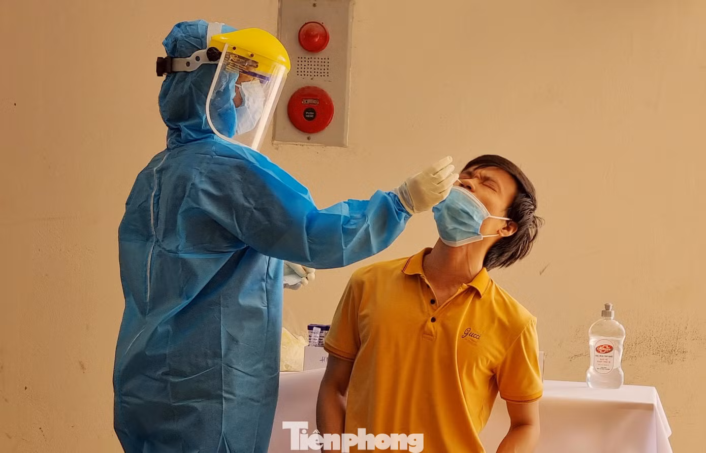 Đà Nẵng sẽ tiếp tục lấy mẫu diện rộng để làm sạch F0 trong cộng đồng. Ảnh: Thanh Trần. Đà Nẵng sẽ tiếp tục lấy mẫu diện rộng để làm sạch F0 trong cộng đồng. Ảnh: Thanh Trần.