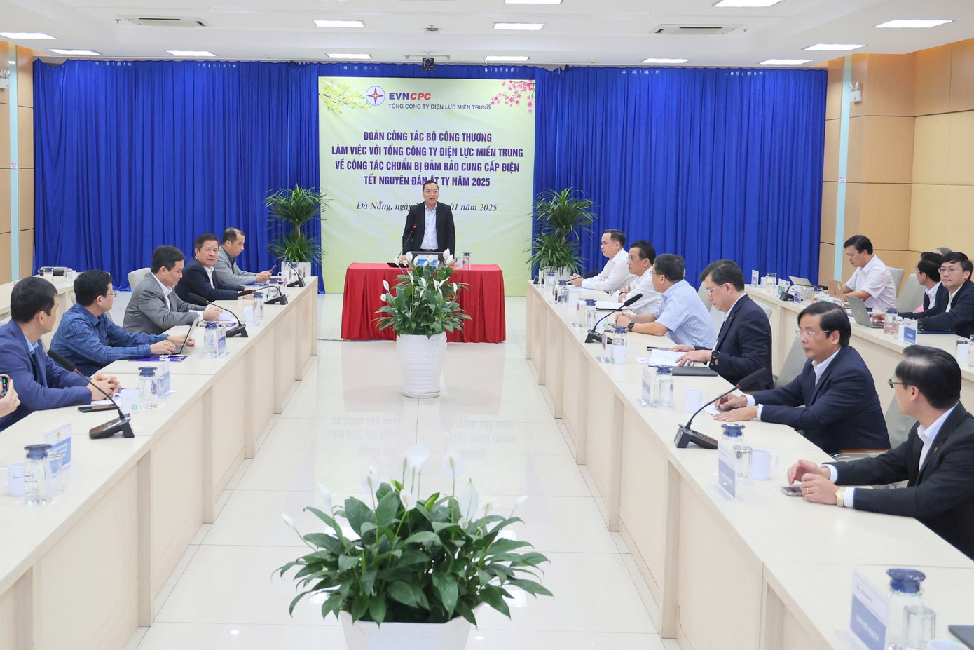 Thứ trưởng Bộ Công Thương làm việc với EVNCPC. Thứ trưởng Bộ Công Thương làm việc với EVNCPC.