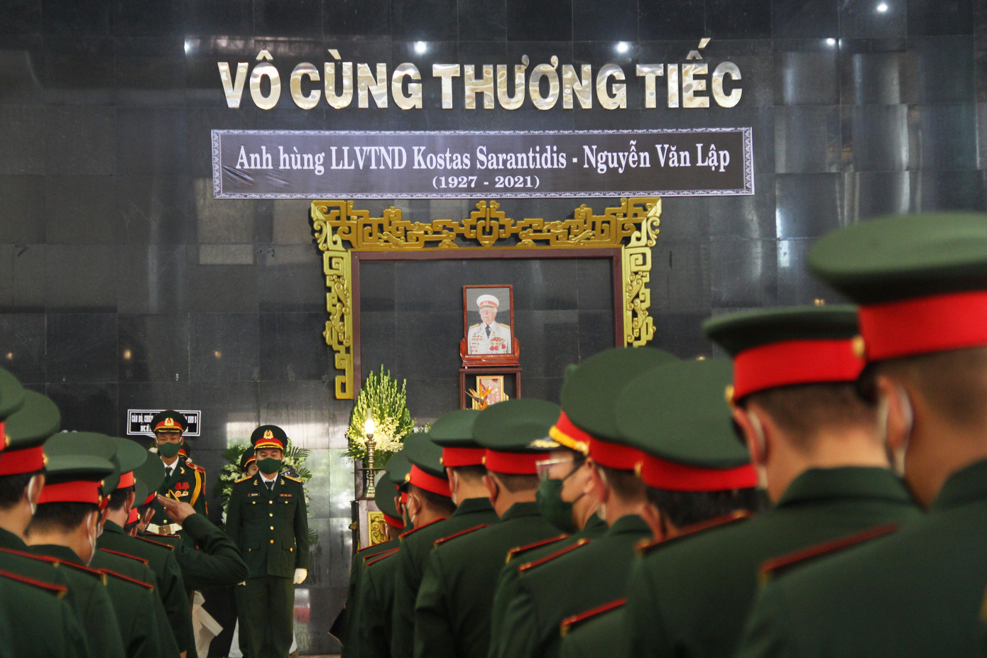 Ngày 25/6/2021, tại quê nhà Hy Lạp, sau một thời gian lâm bệnh nặng, Anh hùng Lực lượng vũ trang Nhân dân Kostas Sarantidis (Nguyễn Văn Lập) đã từ trần. Theo nguyện vọng của ông và gia đình, khi mất ông muốn được an nghỉ tại mảnh đất Quân khu V, nơi ông đã từng tham gia chiến đấu.