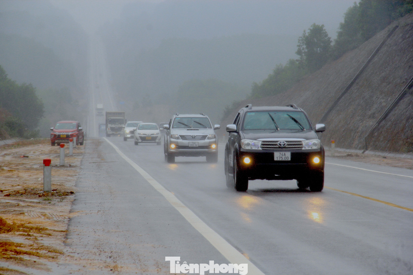 Đoàn xe từ phía Bắc vào. Tuyến đường này vừa thuận tiện cho người dân, vừa giảm áp lực cho quốc lộ 1.