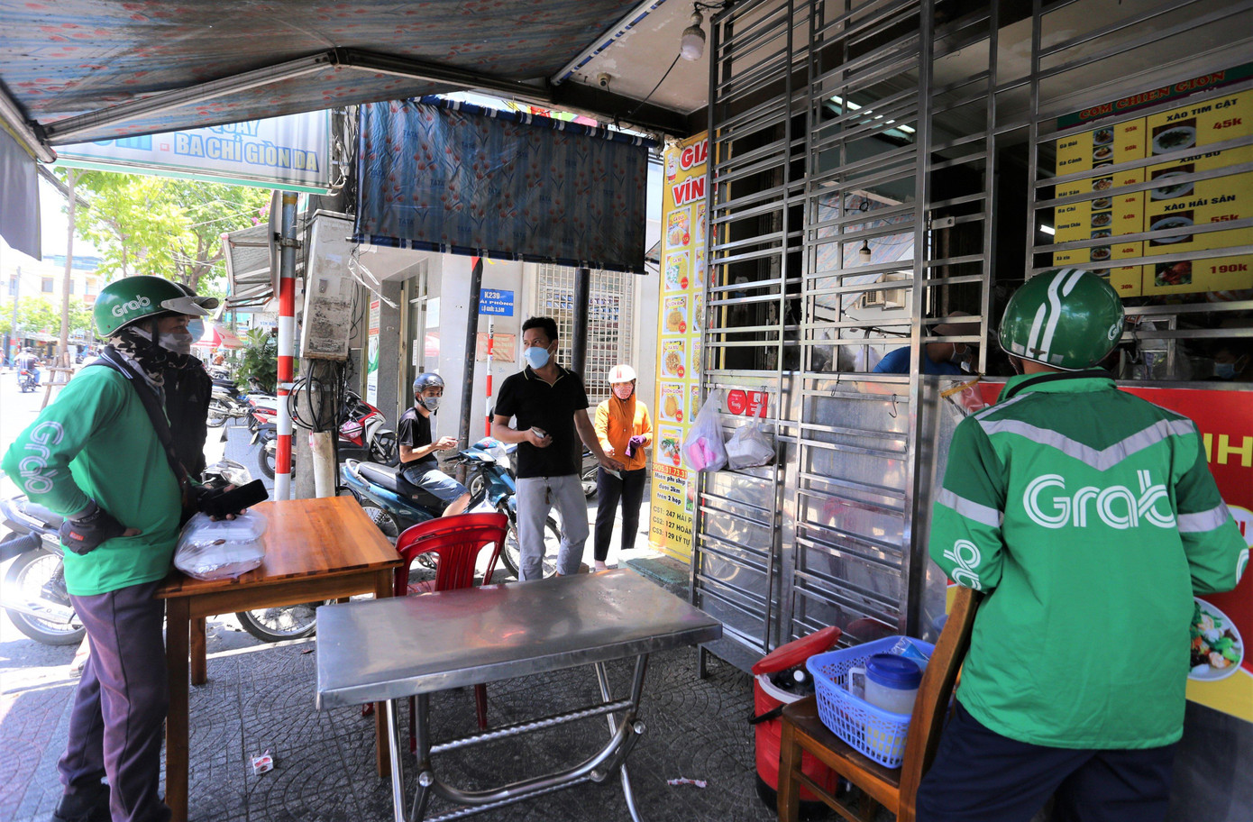 Tài xế grab, taxi...sẽ được hoạt động lại từ ngày 28/5.