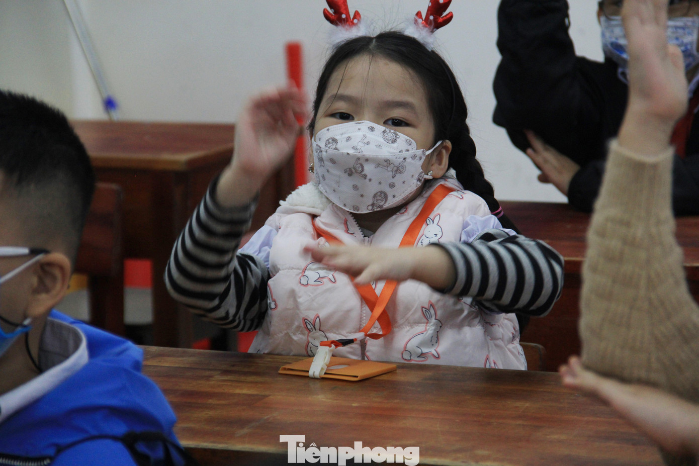 Được đến trường, nhiều học sinh tỏ ra phấn khích, cởi mở, vui vẻ.