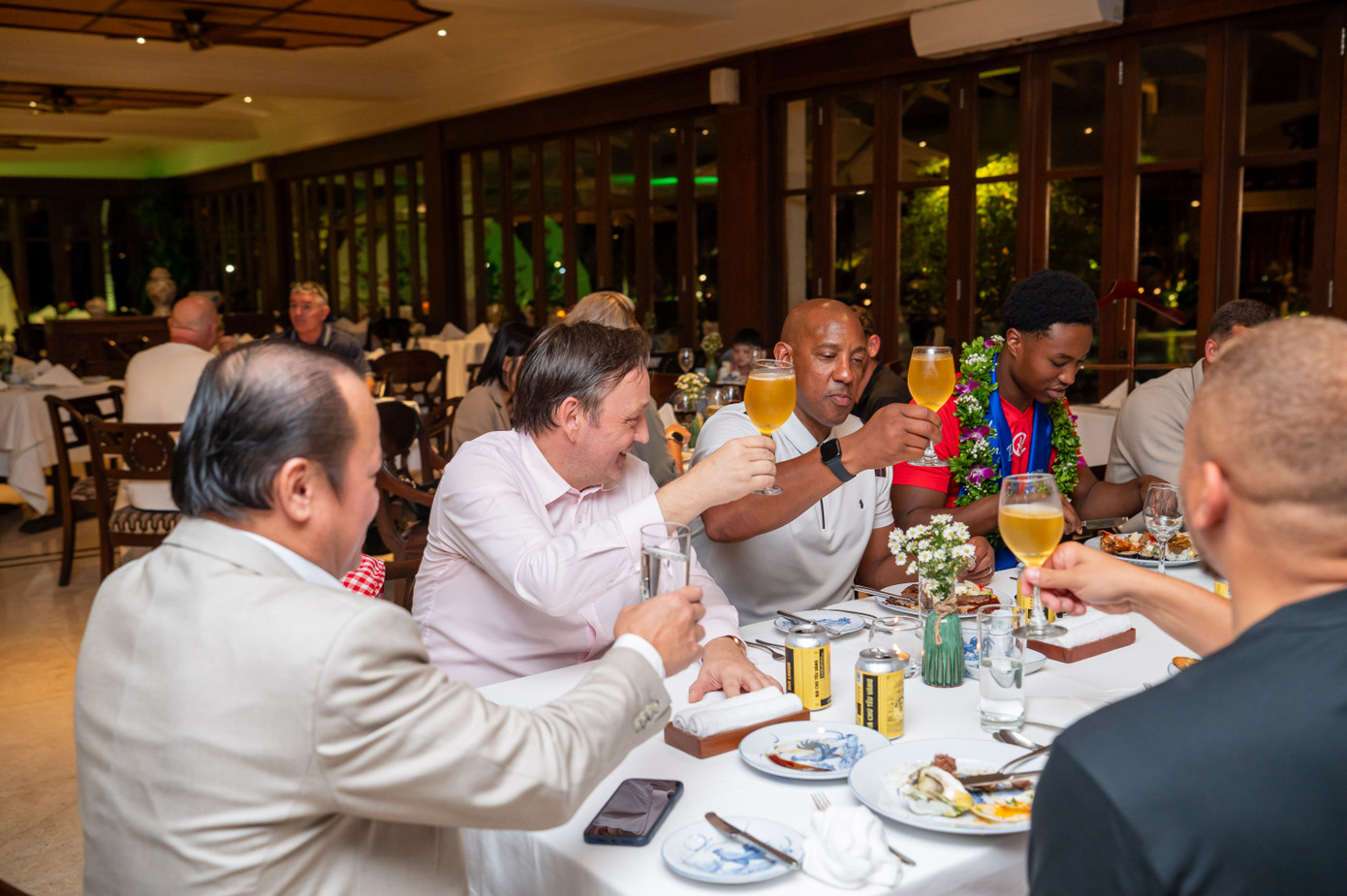 Trong tối 26/6, dàn sao MU sẽ giao lưu với người hâm mộ tại Da Nang Downtown. Ngày 28/6 sẽ giao lưu pickleball, hoạt động thiện nguyện.