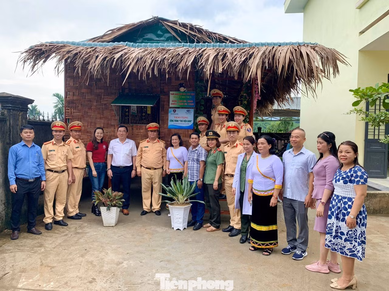Thư viện xanh tại huyện Trà Bồng, tỉnh Quảng Ngãi. Thư viện xanh tại huyện Trà Bồng, tỉnh Quảng Ngãi.
