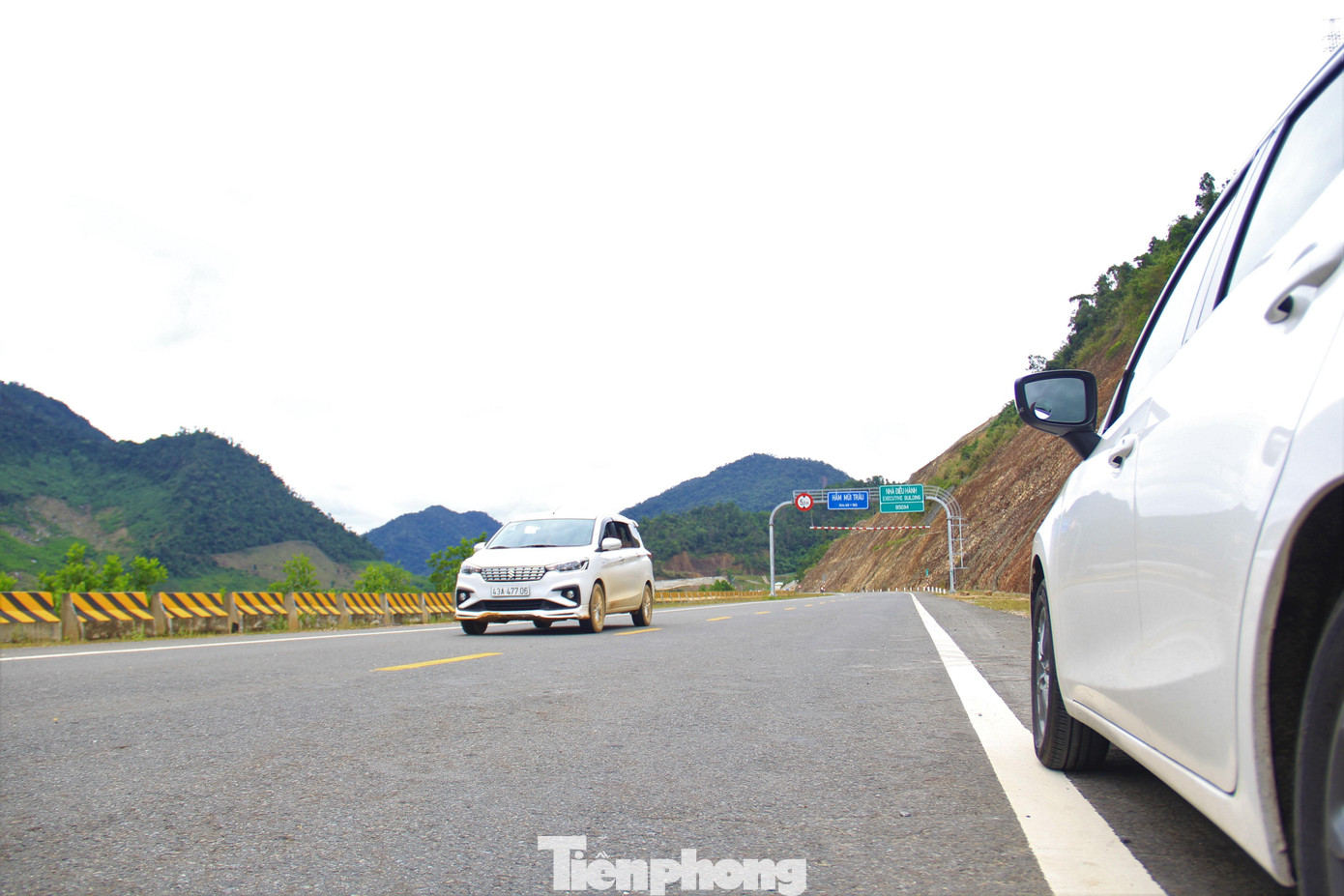 Trong giai đoạn 1, đoạn tuyến La Sơn - Hòa Liên từ Km0 - Km66 sẽ được đưa vào khai thác vận hành với tiêu chuẩn của đường cấp 3, bề ngang mặt đường 11m, phân thành 2 làn xe chiều đi và chiều về, tốc độ quy định từ 60-80km/h.