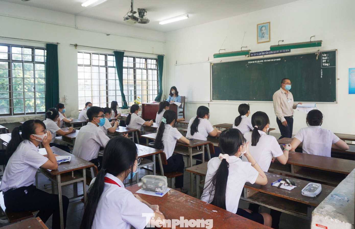 Việc cho phép học sinh trở về đảm bảo quyền lợi cho các em được đến trường tham gia học tập trực tiếp. Ảnh: Thanh Trần. Việc cho phép học sinh trở về đảm bảo quyền lợi cho các em được đến trường tham gia học tập trực tiếp. Ảnh: Thanh Trần.