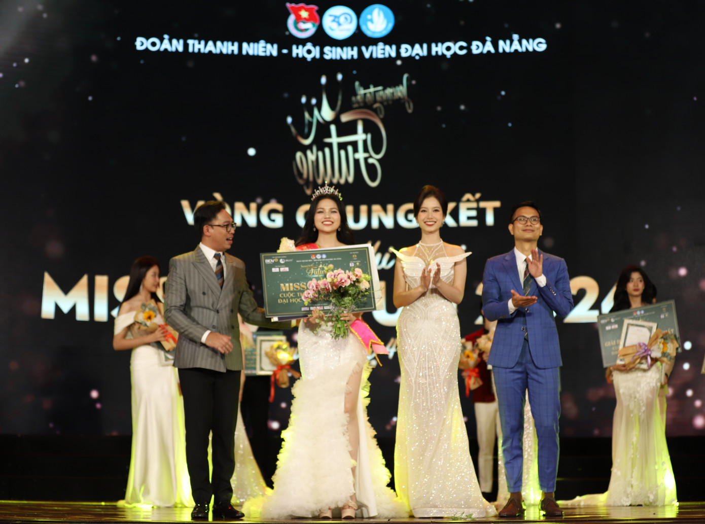 Thí sinh Huỳnh Nguyễn Yến Nhi đã giành danh hiệu “Miss UD-2024”. Thí sinh Huỳnh Nguyễn Yến Nhi đã giành danh hiệu “Miss UD-2024”.
