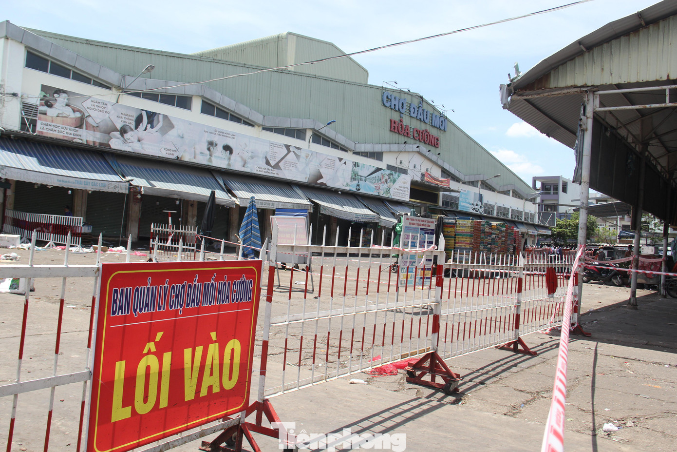 Chợ đầu mối Hòa Cường ngừng hoạt độngtừ sáng 12/8 sau khi phát hiện 6 ca nhiễm tại đây. Ảnh: Thanh Trần