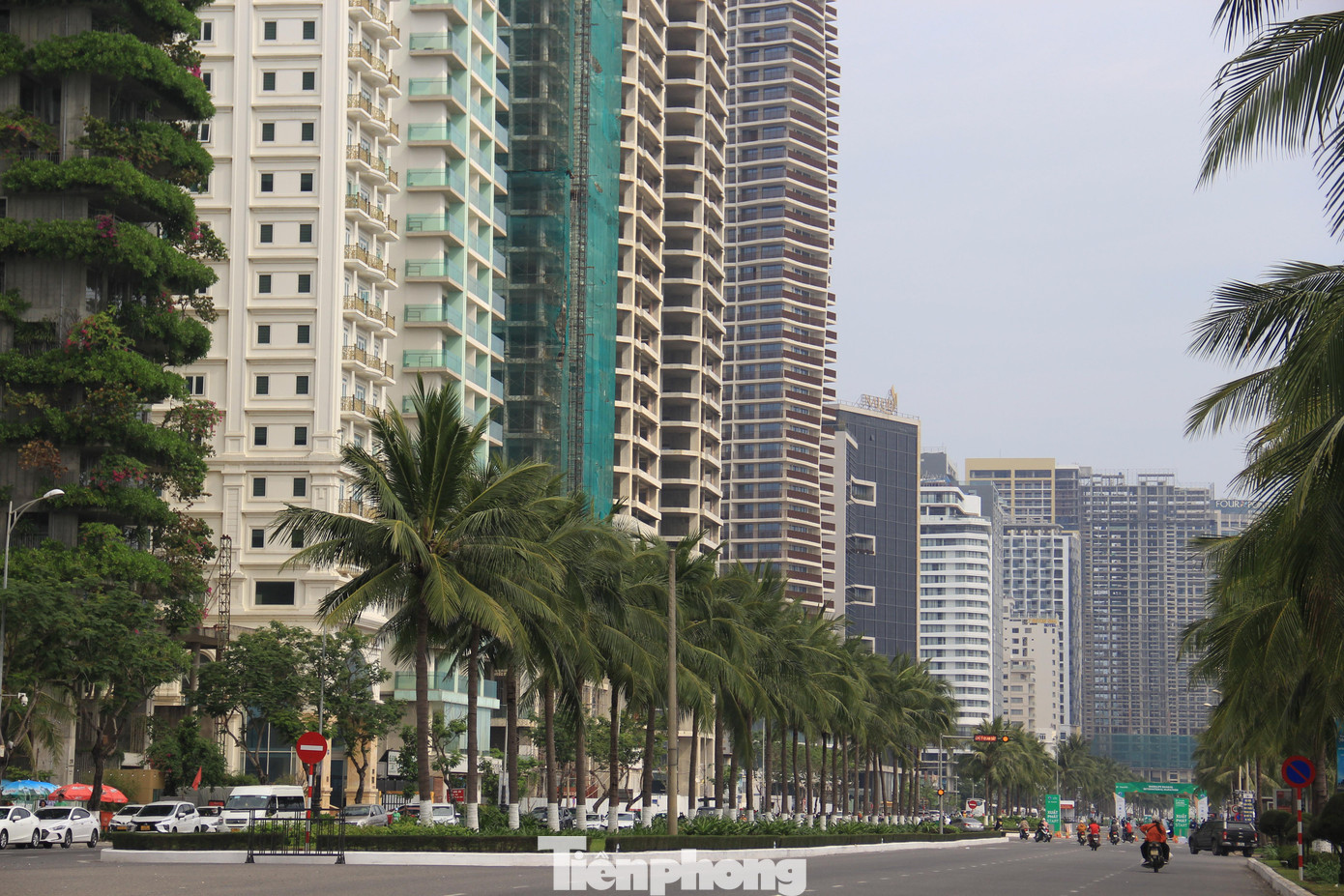 Các cơ sở kinh doanh dịch vụ du lịch tại Đà Nẵng phải thực hiện các quy định về đăng ký giá, niêm yết giá bán cụ thể các sản phẩm, dịch vụ của đơn vị và bán đúng giá niêm yết. Tuyệt đối không tùy tiện tăng giá, ép khách, găm giữ phòng, gây sốt giá, ảnh hưởng xấu đến hình ảnh của ngành du lịch thành phố. Các cơ sở kinh doanh dịch vụ du lịch tại Đà Nẵng phải thực hiện các quy định về đăng ký giá, niêm yết giá bán cụ thể các sản phẩm, dịch vụ của đơn vị và bán đúng giá niêm yết. Tuyệt đối không tùy tiện tăng giá, ép khách, găm giữ phòng, gây sốt giá, ảnh hưởng xấu đến hình ảnh của ngành du lịch thành phố.