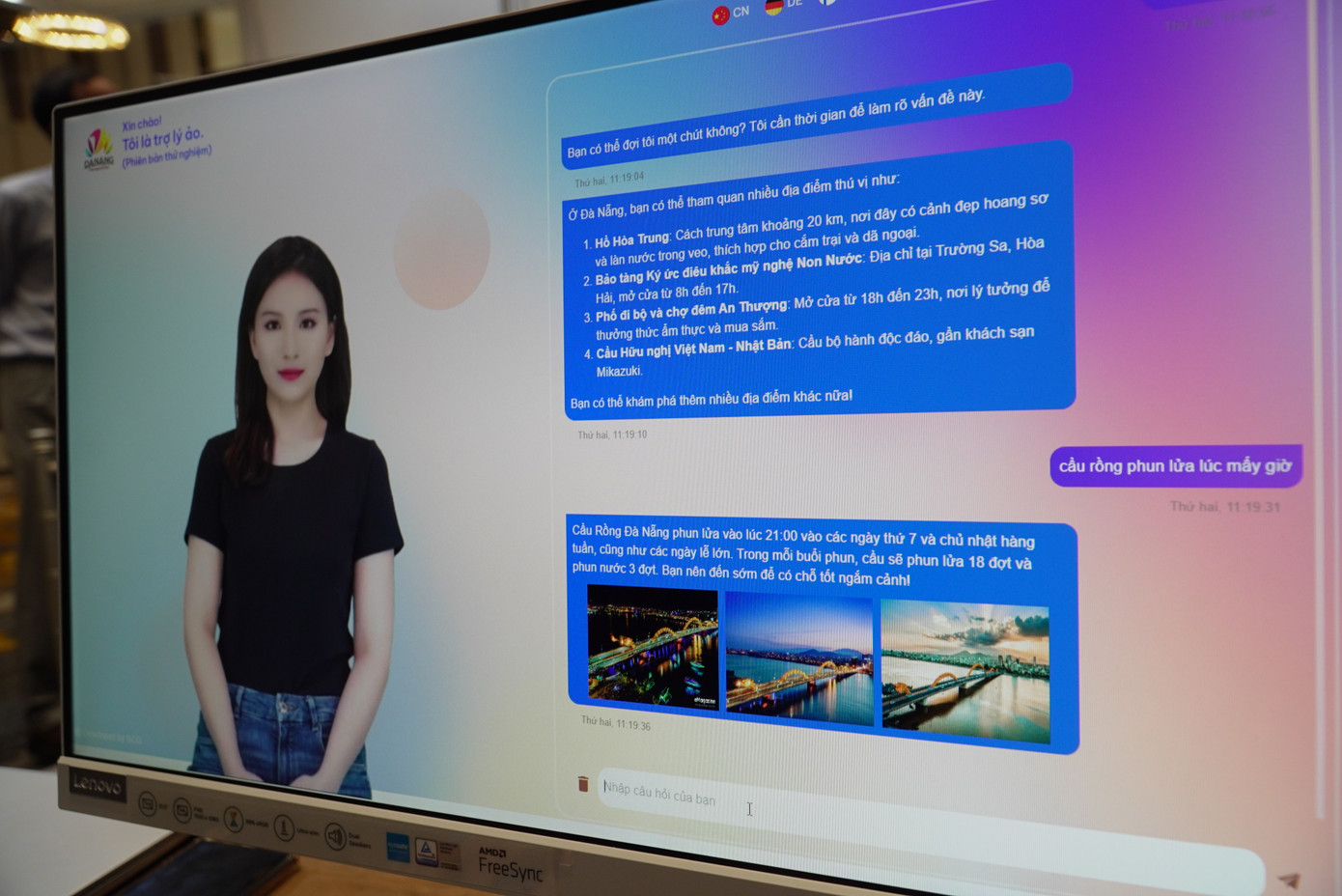 Tại chương trình, nhiều ứng dụng công nghệ trong ngành khách sạn cũng được các đơn vị giới thiệu. Chatbox của một công ty trả lời tất tần tật câu hỏi của du khách về Đà Nẵng qua 10 ngôn ngữ. Hiện sản phẩm này đã được ứng dụng ở ga quốc nội và quốc tế, sân bay Đà Nẵng. Tại chương trình, nhiều ứng dụng công nghệ trong ngành khách sạn cũng được các đơn vị giới thiệu. Chatbox của một công ty trả lời tất tần tật câu hỏi của du khách về Đà Nẵng qua 10 ngôn ngữ. Hiện sản phẩm này đã được ứng dụng ở ga quốc nội và quốc tế, sân bay Đà Nẵng.