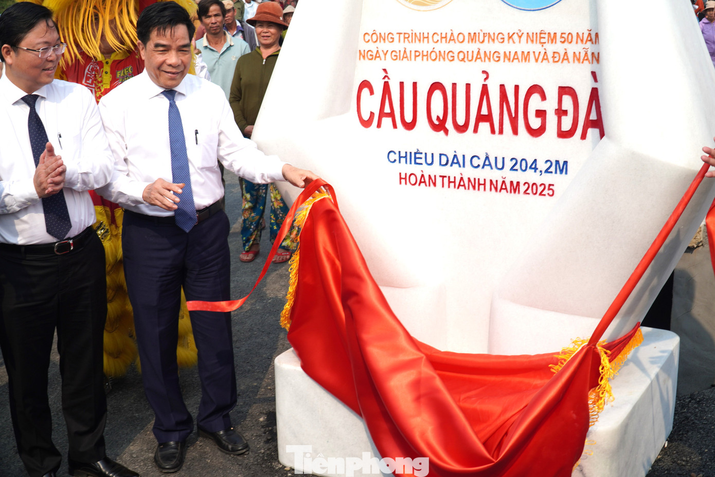 Theo ông, trong những năm kháng chiến, tuyến đường nối giữa xã Hòa Khương (Đà Nẵng) và xã Điện Tiến (Quảng Nam) là một tuyến đường huyết mạch của quân và dân ta. Khu vực này là cái nôi cách mạng, chịu nhiều mất mát, hy sinh. “Hôm nay, chúng ta có cây cầu mới nối liền hai bờ vui, kết nối giao thông vận tải, phục vụ nhu cầu đi lại của nhân dân hai địa phương. Đây cũng là công trình chào mừng 50 năm giải phóng TP Đà Nẵng”, ông nói.