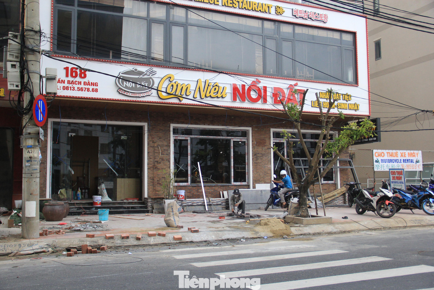 Nhà hàng tại Khu phố du lịch An Thượng (quận Ngũ Hành Sơn) đang hoàn thiện những công đoạn cuối cùng để đi vào hoạt động. Đây là khu vực tập trung rất đông người nước ngoài đến làm việc, sinh sống, tham quan... Nhà hàng tại Khu phố du lịch An Thượng (quận Ngũ Hành Sơn) đang hoàn thiện những công đoạn cuối cùng để đi vào hoạt động. Đây là khu vực tập trung rất đông người nước ngoài đến làm việc, sinh sống, tham quan...