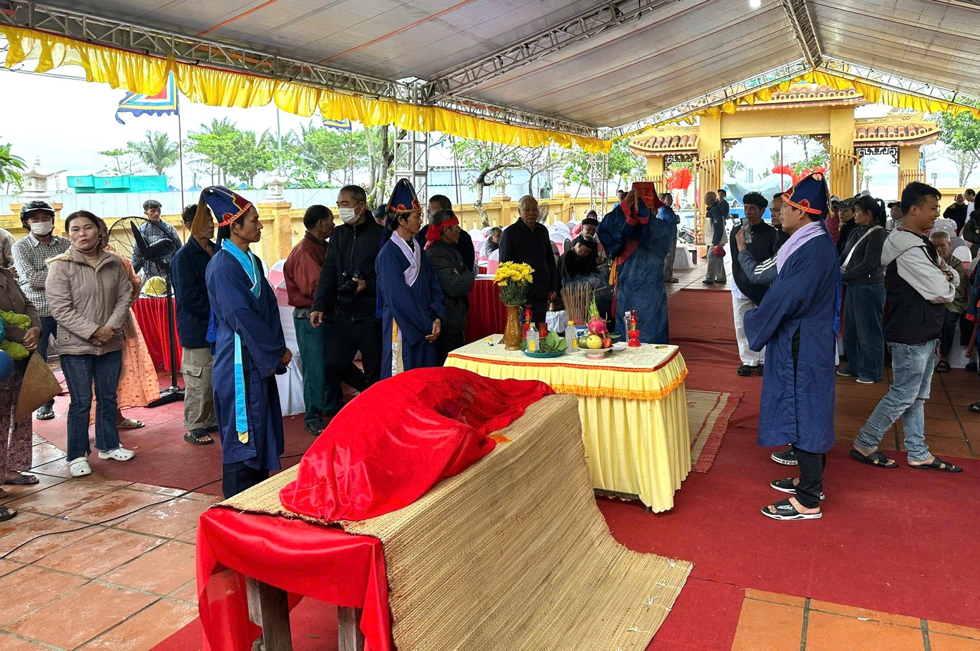 Ngư dân Đà Nẵng làm lễ cúng Ông Chun tại Lăng Ông.