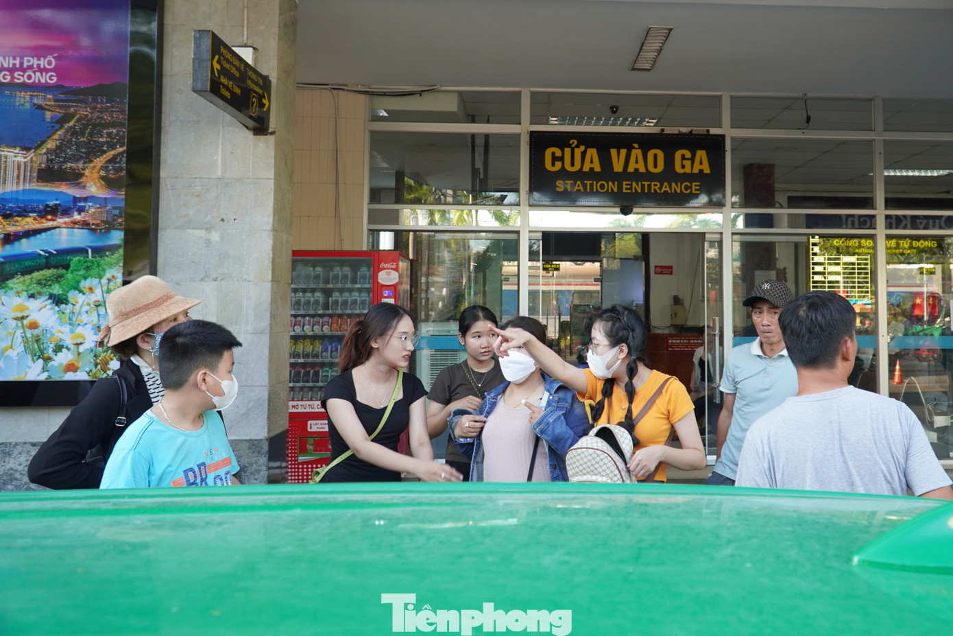 Dịp này, Đà Nẵng tổ chức nhiều hoạt động phục vụ du khách và người dân cả ngày lẫn đêm như đua thuyền, phố đi bộ, biểu diễn nghệ thuật, vũ hội đường phố...Ảnh: Thanh Hiền.