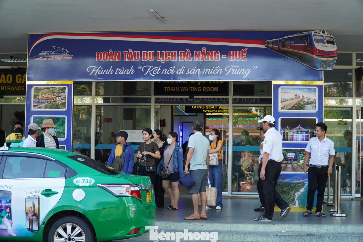 Dịp này, Đà Nẵng tổ chức nhiều hoạt động phục vụ du khách và người dân cả ngày lẫn đêm như đua thuyền, phố đi bộ, biểu diễn nghệ thuật, vũ hội đường phố...Ảnh: Thanh Hiền.