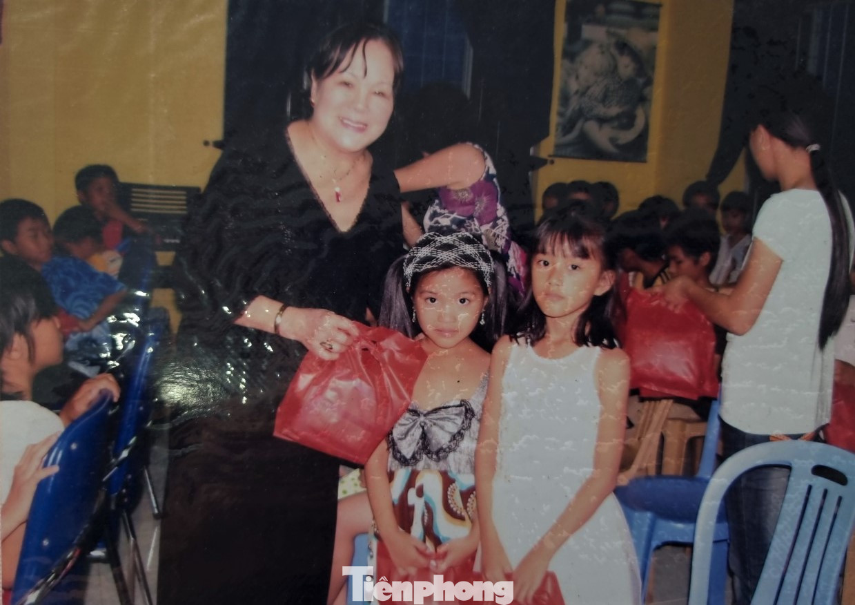 Bao em nhỏ thiệt thòi đã được NSND Tường Vi chắp cánh trên con đường nghệ thuật. Bao em nhỏ thiệt thòi đã được NSND Tường Vi chắp cánh trên con đường nghệ thuật.