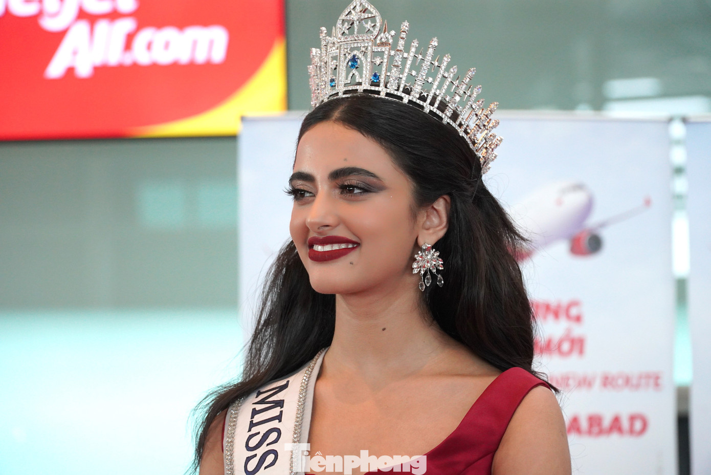 Hoa hậu Ấn Độ đến Đà Nẵng từ ngày 21/10, nhân sự kiện khai trương đường bay thẳng Đà Nẵng - Ahmedabad (Ấn Độ). Chia sẻ với Tiền Phong, Hoa hậu Hoàn vũ Ấn Độ cho hay ấn tượng với Đà Nẵng. Dù đây là lần thứ 2 cô đến thành phố sông Hàn. Ảnh: Thanh Hiền.
