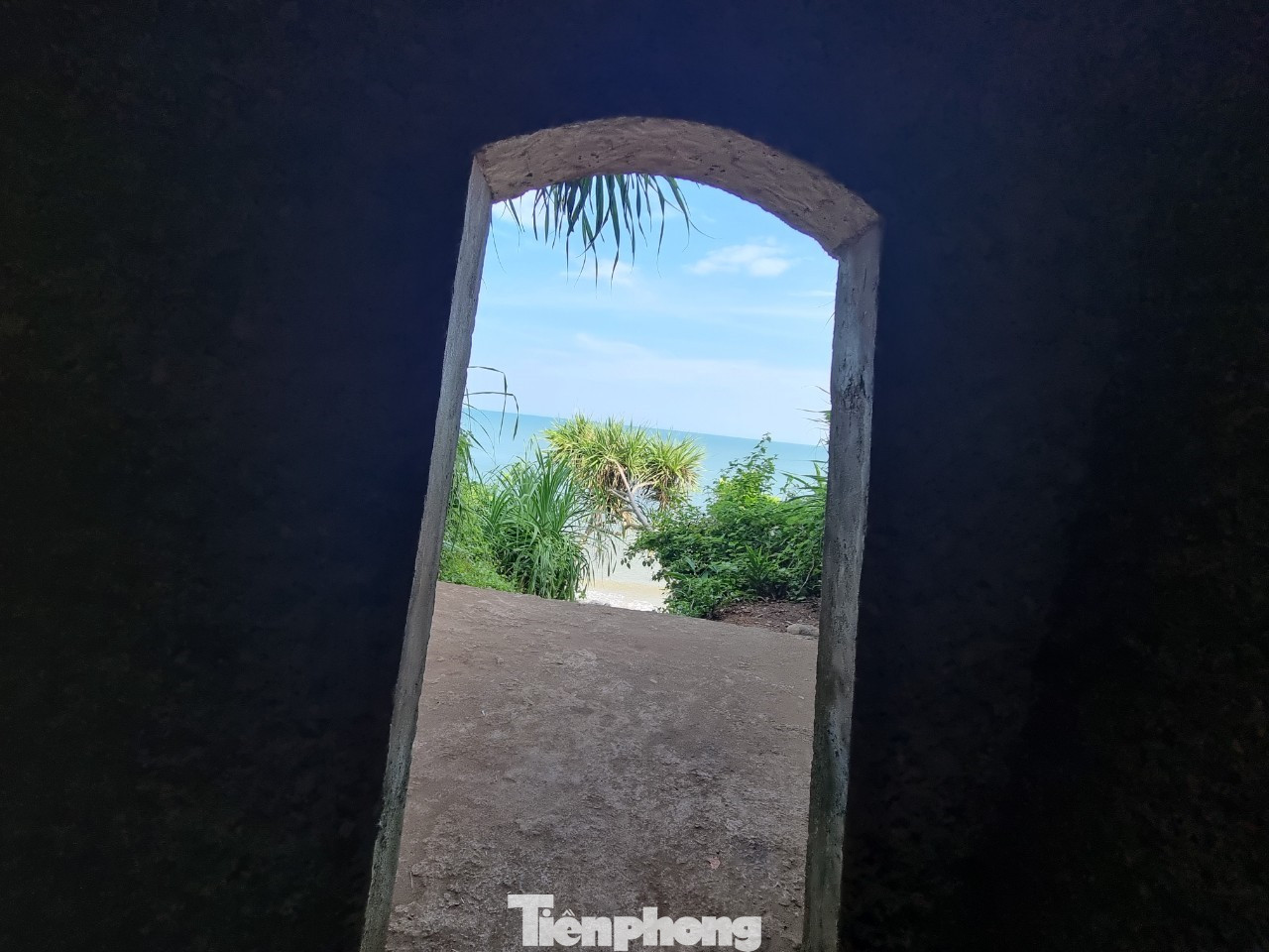 Toàn bộ hệ thống địa đạo Vịnh Mốc có 13 cửa thông ra ngoài, trong đó có bảy cửa thông ra biển, sáu cửa thông lên đồi.