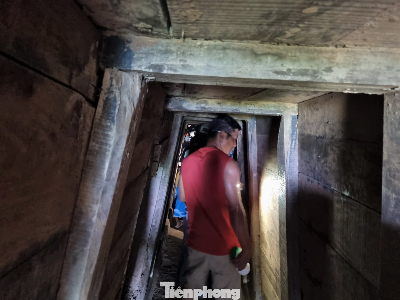 Toàn bộ hệ thống địa đạo Vịnh Mốc có 13 cửa thông ra ngoài, trong đó có bảy cửa thông ra biển, sáu cửa thông lên đồi.