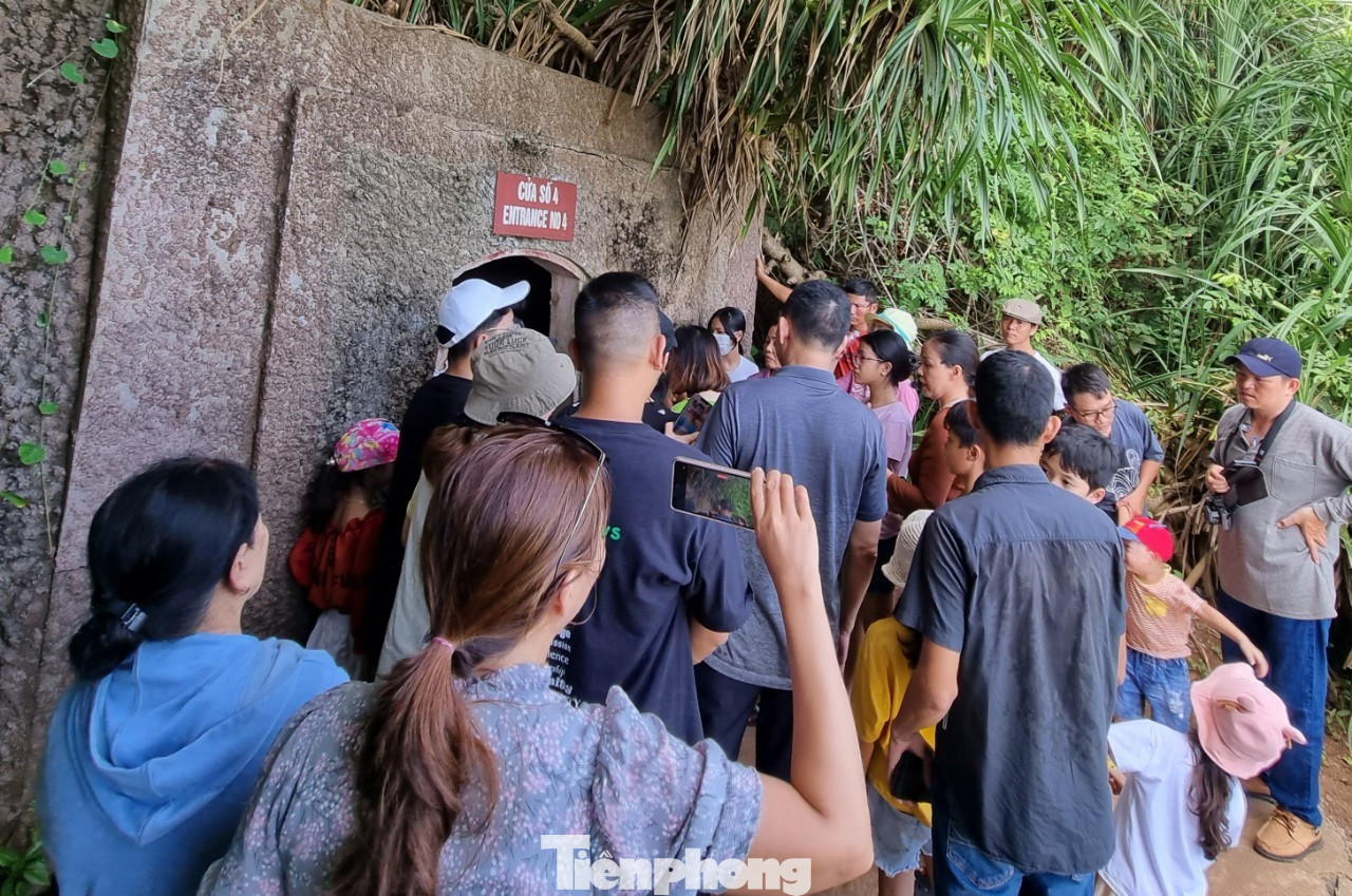 Toàn bộ hệ thống địa đạo Vịnh Mốc có 13 cửa thông ra ngoài, trong đó có bảy cửa thông ra biển, sáu cửa thông lên đồi.