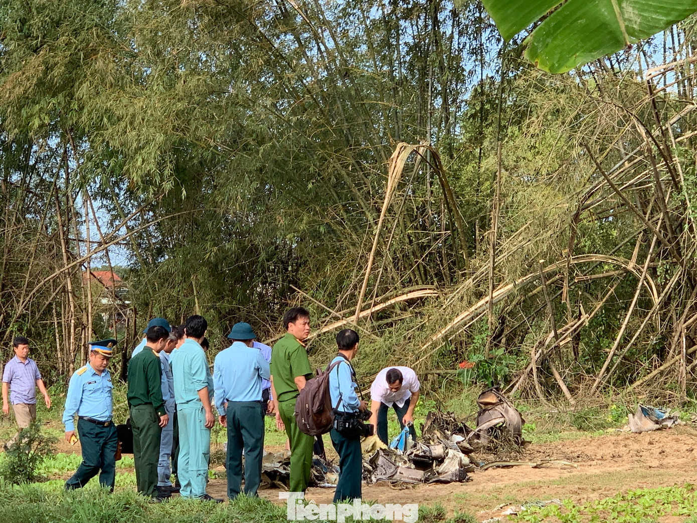 Su-22 gặp nạn có chiều dài 19,03 m; sải cánh 10,02 m (khi cụp bay tốc độ nhanh) hoặc 13,68 m (khi xòe bay tốc độ chậm); cao 5,12 m; trọng lượng rỗng 10.640 kg, trọng lượng cất cánh tối đa 19.500 kg. Su-22 gặp nạn có chiều dài 19,03 m; sải cánh 10,02 m (khi cụp bay tốc độ nhanh) hoặc 13,68 m (khi xòe bay tốc độ chậm); cao 5,12 m; trọng lượng rỗng 10.640 kg, trọng lượng cất cánh tối đa 19.500 kg.