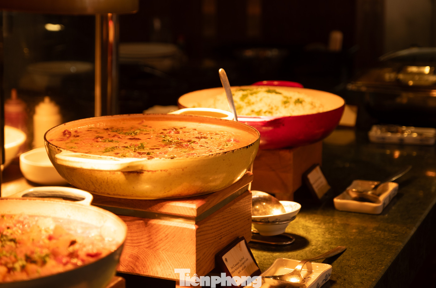 Ông Lương Văn Trang - Công ty Vietnam Travel Mart - chia sẻ, trước đây các đơn vị lữ hành rất lo về chuyện ẩm thực cho khách Ấn vì họ ăn uống rất phức tạp, mỗi cộng đồng ăn uống theo một sở thích, tín ngưỡng riêng, có đoàn còn mang theo cả đầu bếp để phục vụ. Ăn uống là một trong những yếu tố quyết định điểm đến của họ. Từ khi Đà Nẵng đáp ứng được tiêu chí này, khách Ấn Độ ngày càng ưa chuộng và an tâm hơn khi tới du lịch.