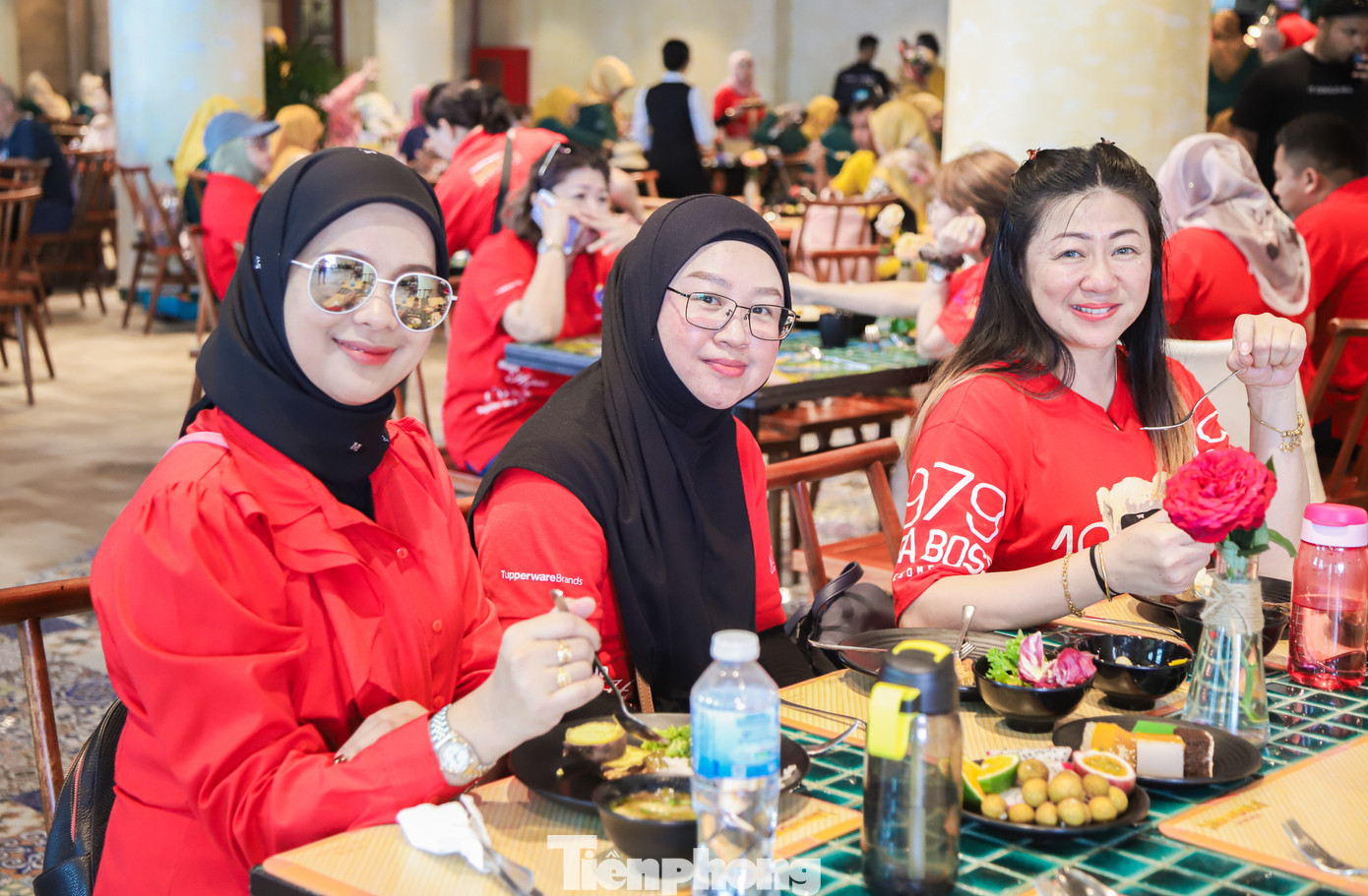 Ông Lương Văn Trang - Công ty Vietnam Travel Mart - chia sẻ, trước đây các đơn vị lữ hành rất lo về chuyện ẩm thực cho khách Ấn vì họ ăn uống rất phức tạp, mỗi cộng đồng ăn uống theo một sở thích, tín ngưỡng riêng, có đoàn còn mang theo cả đầu bếp để phục vụ. Ăn uống là một trong những yếu tố quyết định điểm đến của họ. Từ khi Đà Nẵng đáp ứng được tiêu chí này, khách Ấn Độ ngày càng ưa chuộng và an tâm hơn khi tới du lịch.