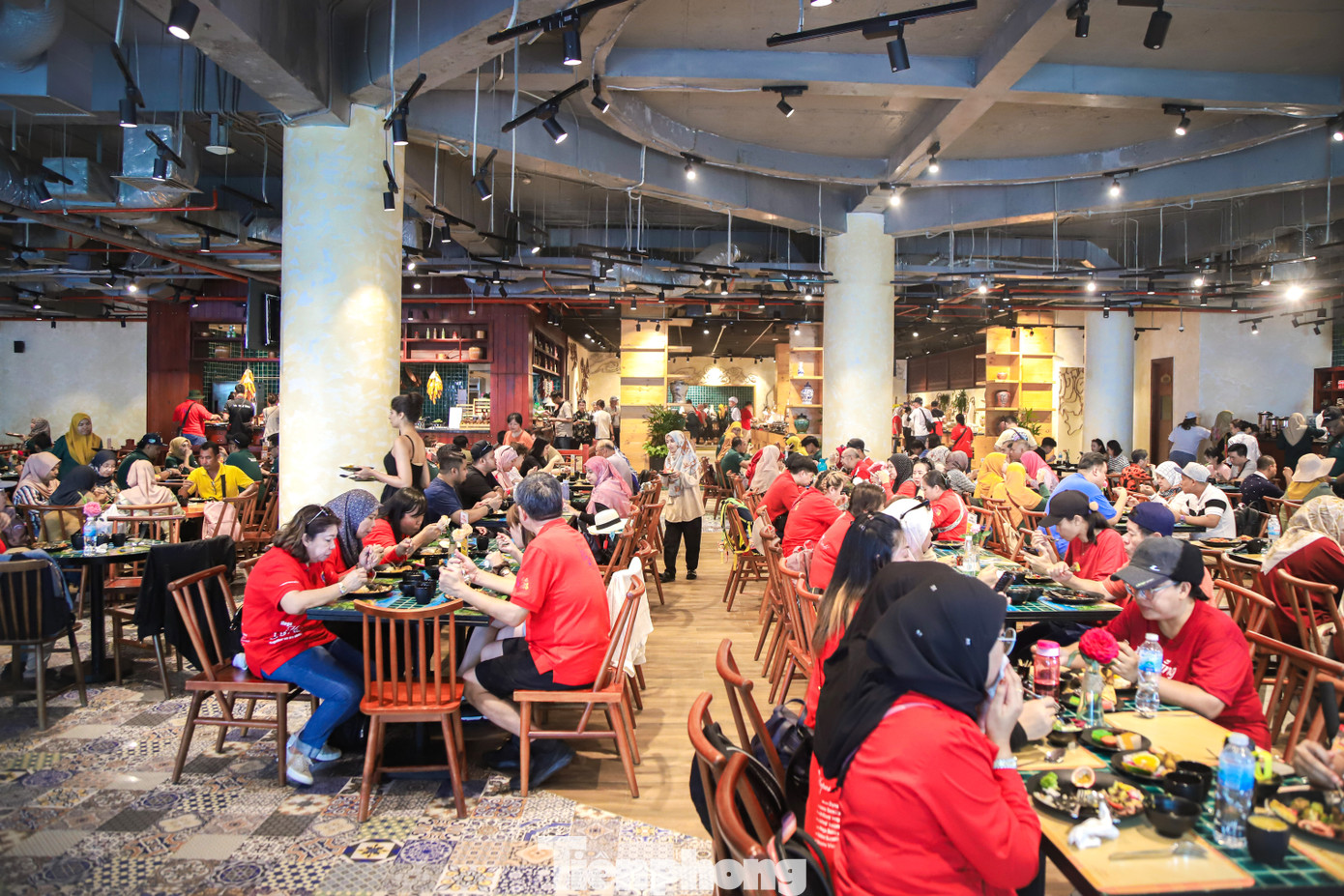 Ông Lương Văn Trang - Công ty Vietnam Travel Mart - chia sẻ, trước đây các đơn vị lữ hành rất lo về chuyện ẩm thực cho khách Ấn vì họ ăn uống rất phức tạp, mỗi cộng đồng ăn uống theo một sở thích, tín ngưỡng riêng, có đoàn còn mang theo cả đầu bếp để phục vụ. Ăn uống là một trong những yếu tố quyết định điểm đến của họ. Từ khi Đà Nẵng đáp ứng được tiêu chí này, khách Ấn Độ ngày càng ưa chuộng và an tâm hơn khi tới du lịch.