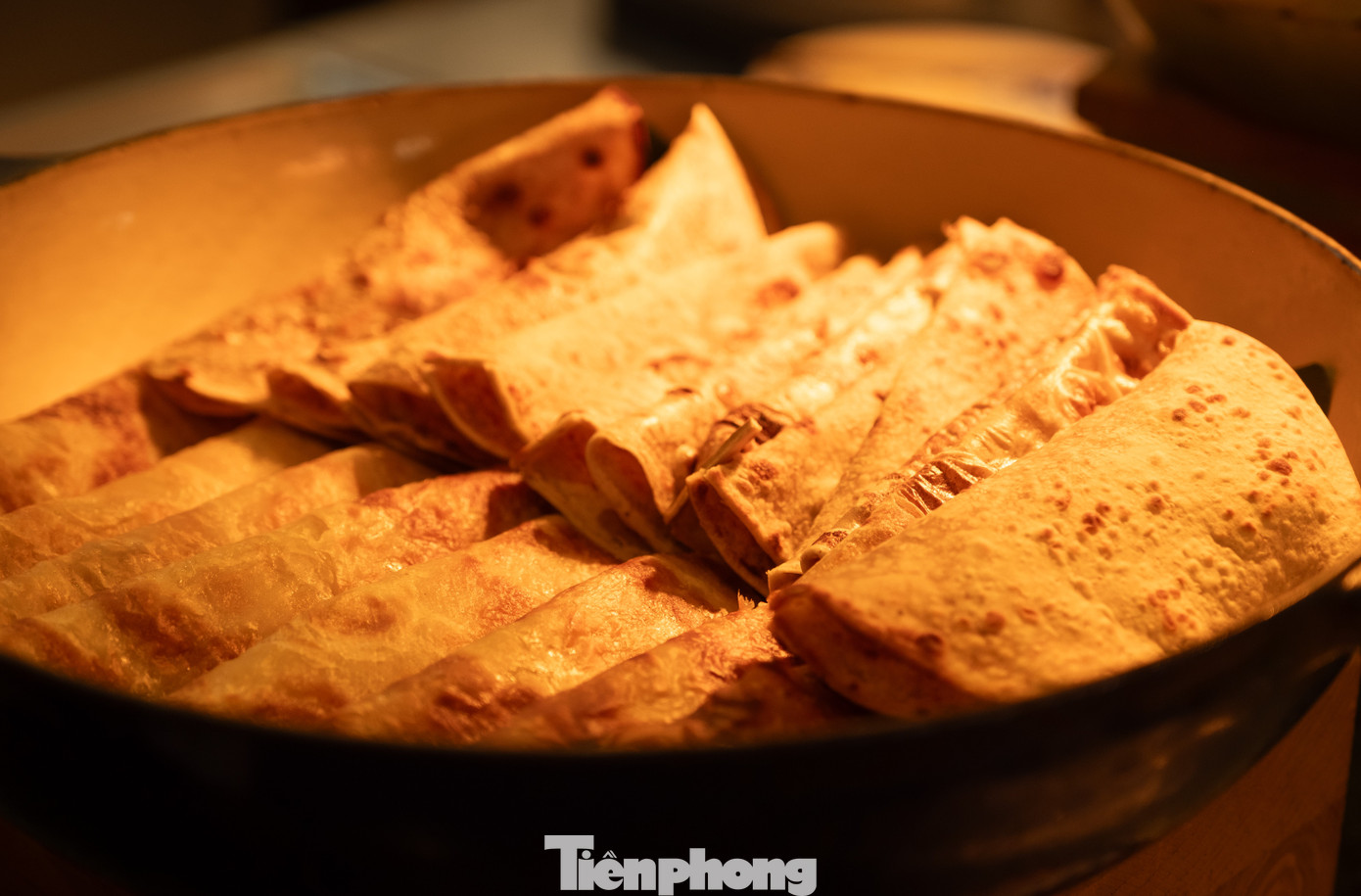 Ông Lương Văn Trang - Công ty Vietnam Travel Mart - chia sẻ, trước đây các đơn vị lữ hành rất lo về chuyện ẩm thực cho khách Ấn vì họ ăn uống rất phức tạp, mỗi cộng đồng ăn uống theo một sở thích, tín ngưỡng riêng, có đoàn còn mang theo cả đầu bếp để phục vụ. Ăn uống là một trong những yếu tố quyết định điểm đến của họ. Từ khi Đà Nẵng đáp ứng được tiêu chí này, khách Ấn Độ ngày càng ưa chuộng và an tâm hơn khi tới du lịch.