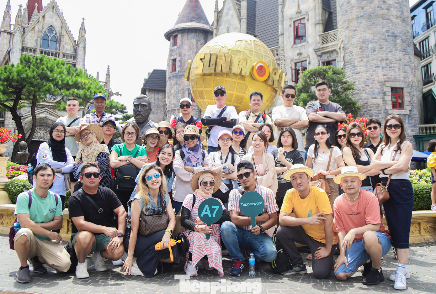 Các đơn vị lữ hành cho biết, khách Ấn Độ thường tới nhiều vào những tháng cuối năm cho đến đầu năm sau. Đây là thời điểm lý tưởng để các đoàn tổ chức tiệc cưới, hội thảo… Dù chưa có chuyến bay thẳng nhưng Đà Nẵng luôn là điểm đến khó có thể bỏ qua khi tới Việt Nam.