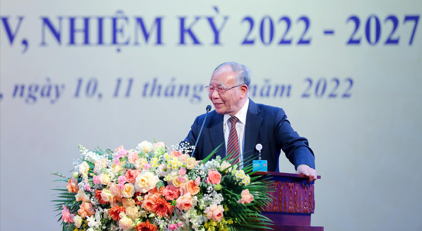 GS.TS Hoàng Chí Bảo chia sẻ tại chương trình sinh hoạt chuyên đề. Ảnh: Trọng Tài