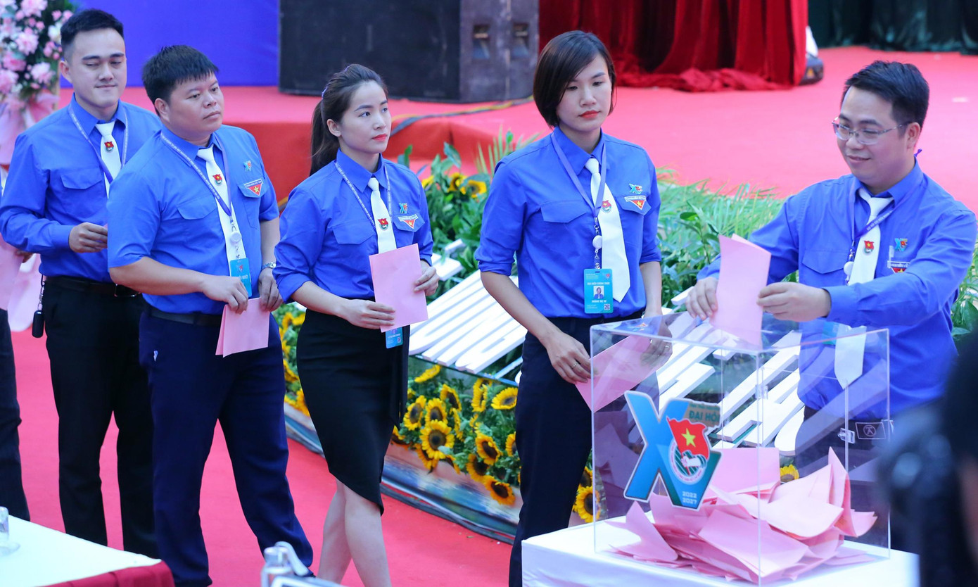 Đại hội đã bầu ra Ban Chấp hành Tỉnh Đoàn khóa mới gồm 35 anh, chị. Ảnh: Trọng Tài. Đại hội đã bầu ra Ban Chấp hành Tỉnh Đoàn khóa mới gồm 35 anh, chị. Ảnh: Trọng Tài.