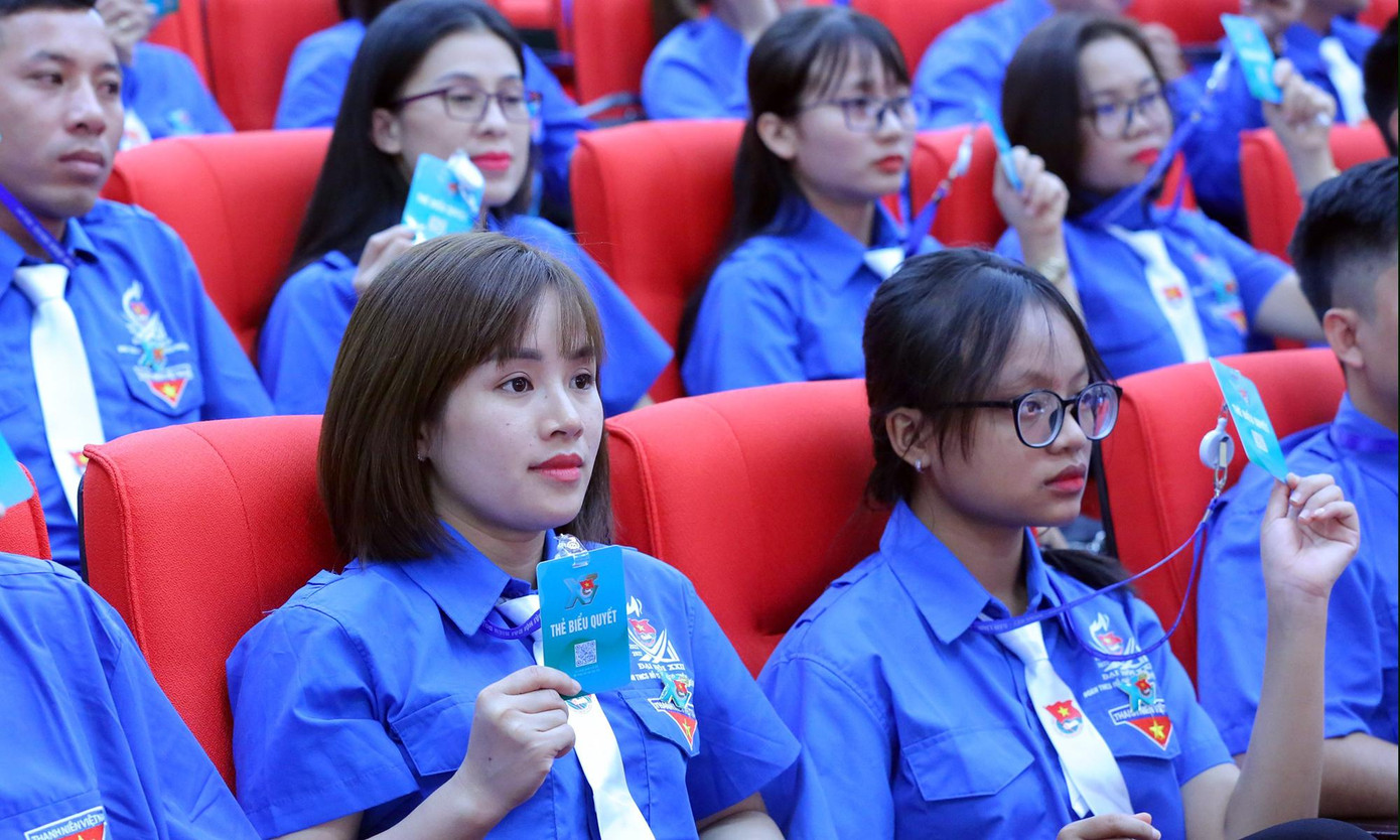 Đại biểu biểu quyết thông qua chương trình Đại hội. Ảnh: Trọng Tài