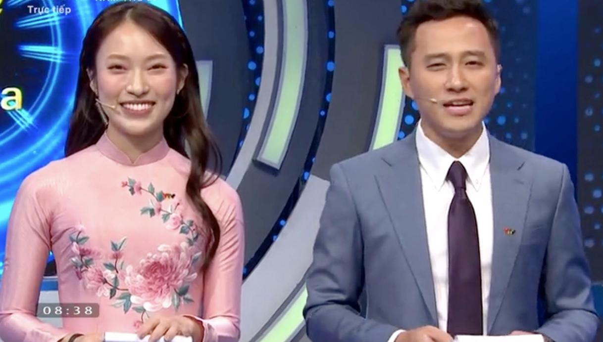 MC Khánh Vy và Quốc Huy dẫn trận chung kết năm Olympia 22